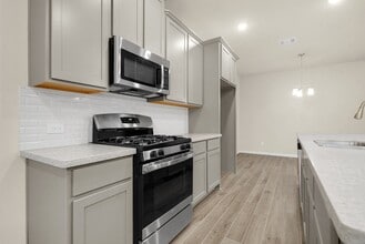 Building Photo - 5606 Hyde Park Dr