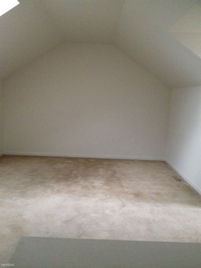 Building Photo - 3 br, 2.5 bath Townhome - 154 Radle Rd