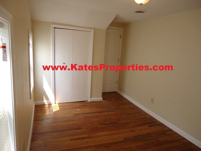 Building Photo - 525 N Huron St