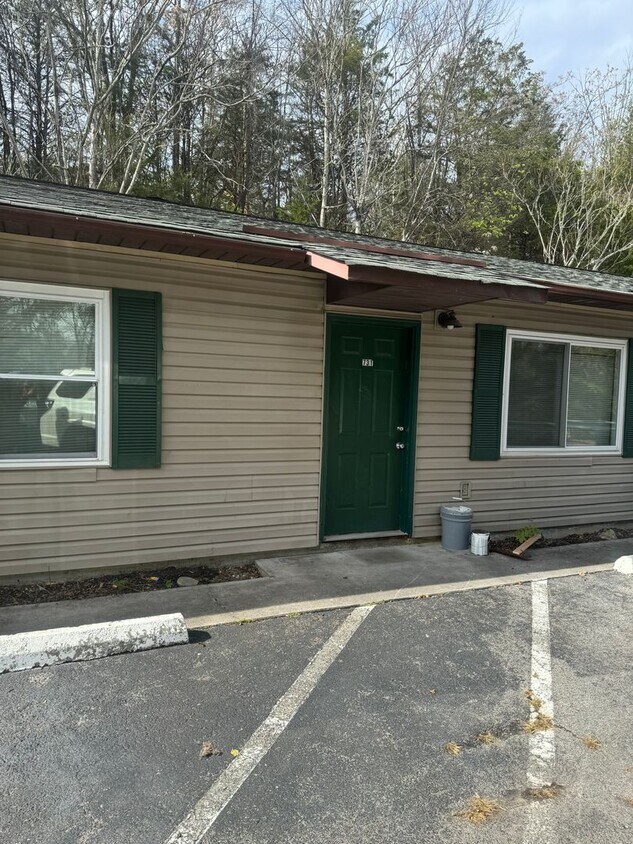 Primary Photo - Sevierville 37862 - 2 bedroom, 1 bath apar...
