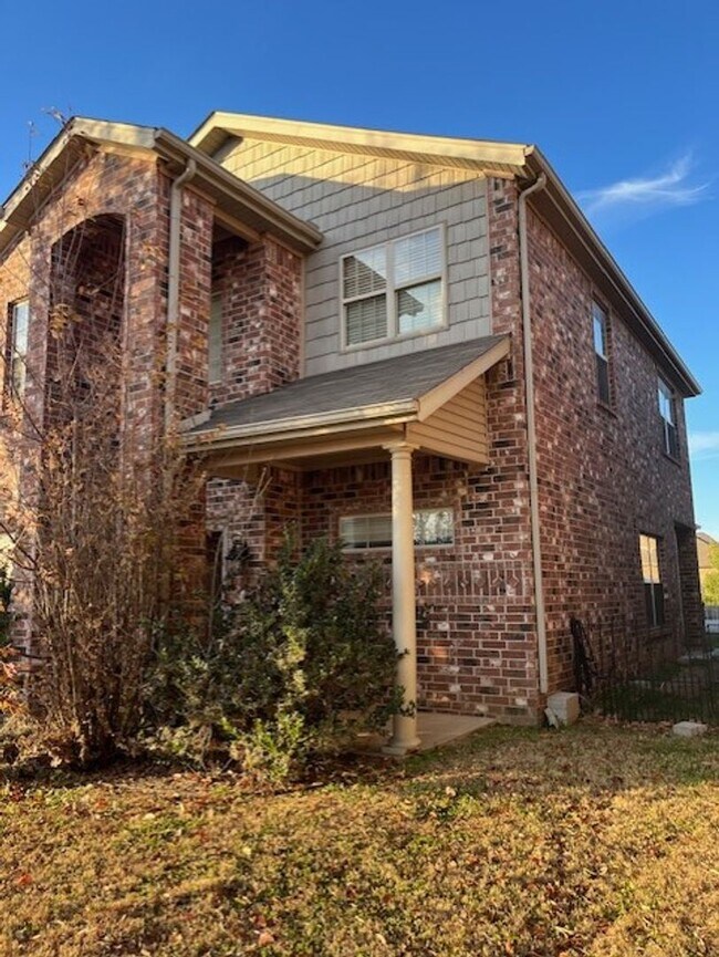 Foto del edificio - 3 Bedroom 2 1/2 bath in Lowell!