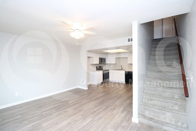 Building Photo - 6133 E Glencove St