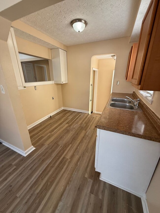 Building Photo - Garfield Heighrs 3 Bed Single water Included