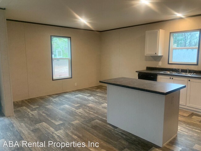 Building Photo - 3 br, 2 bath House - 460 Lake Drive