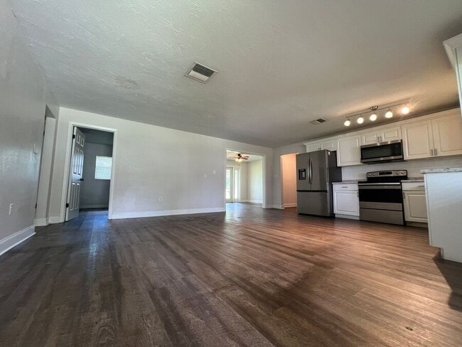 Building Photo - 434 Canal Dr