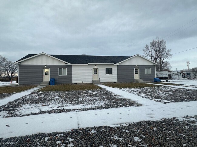 Building Photo - Brand New & Charming 2 Bedroom, 2 Bathroom Unit in St. Anthony!