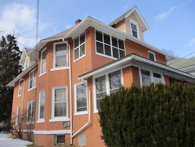 Building Photo - 13 Mozart St