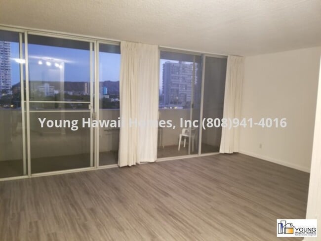 Foto del edificio - Nice Studio unit located behind Puck's Alley and close to UH.  Water &amp; Sewer included.