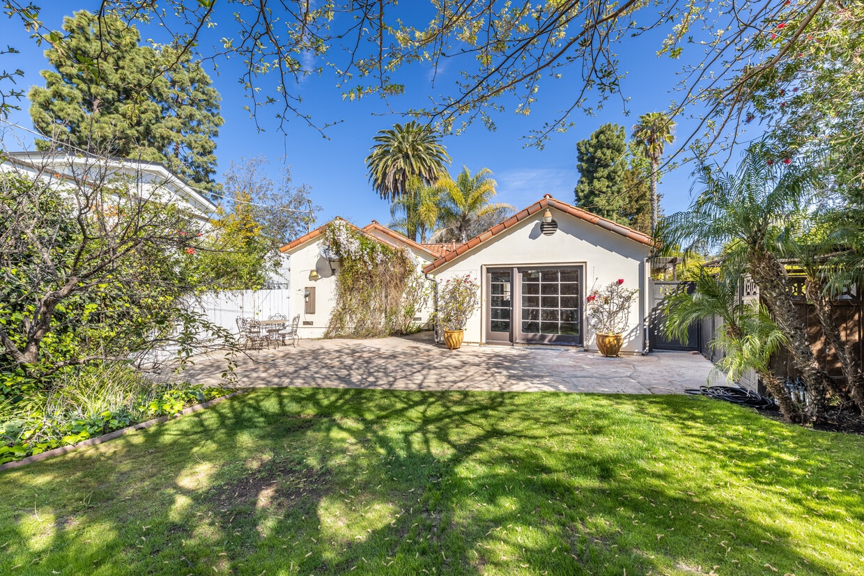 Foto principal - 12608 W Sunset Blvd