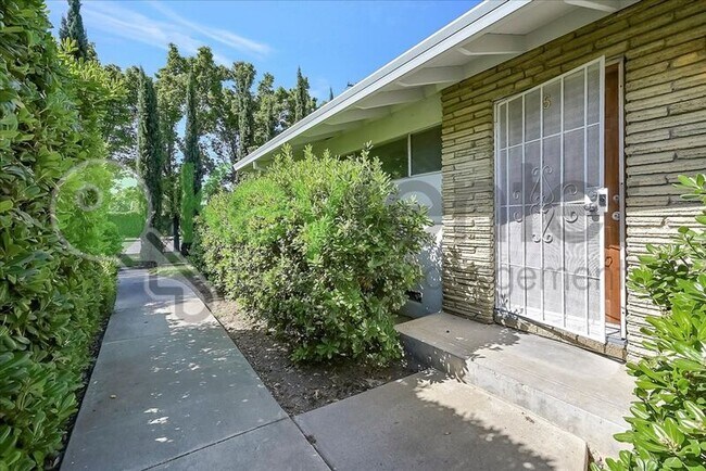 Foto del edificio - 6705 Greenback Ln