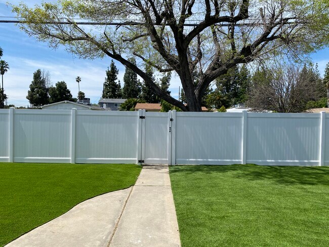 Foto del edificio - 6838 Winnetka Ave