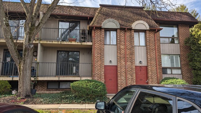 Building Photo - 832A Putnam Blvd