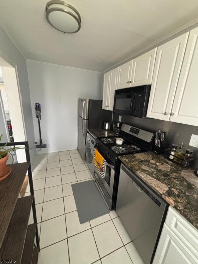 Building Photo - 61 Circle Dr