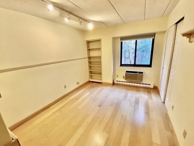 Building Photo - 135 Pleasant St