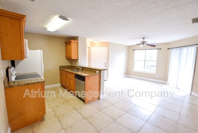 Building Photo - 2585 Grassy Point Dr