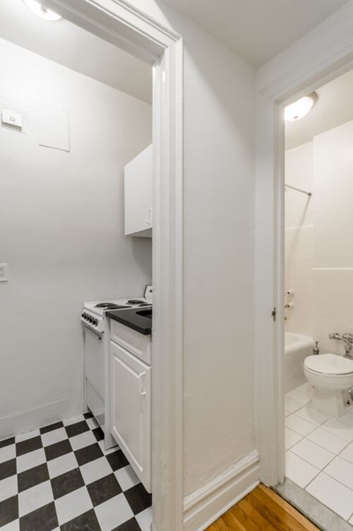 Building Photo - 208 W 23rd St