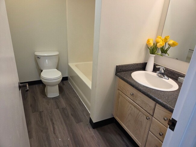 Interior Photo - Sixth & Pine Building