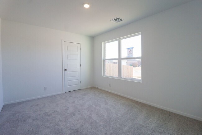 Foto del edificio - New Build 3 Bedroom 2 Bath available 6/1 in Robninson Ranch!