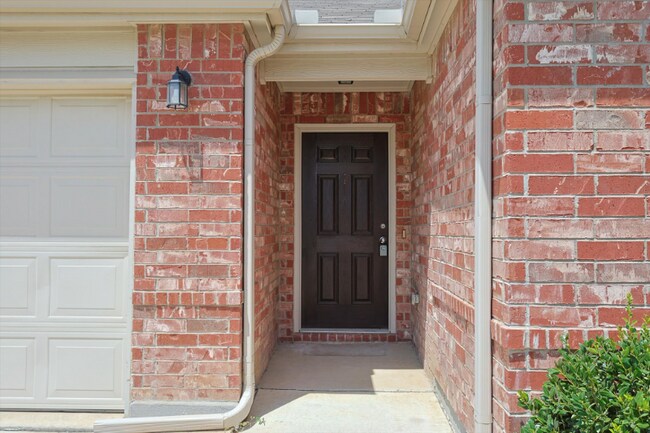 Building Photo - 1613 Waggoner Dr