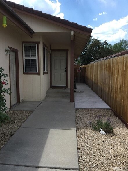 Building Photo - 6950 Forsythia Way