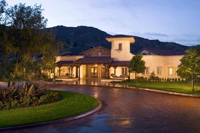 Lodge at night - 8240 Campbell Ct