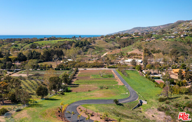 Building Photo - 6020 Bonsall Dr