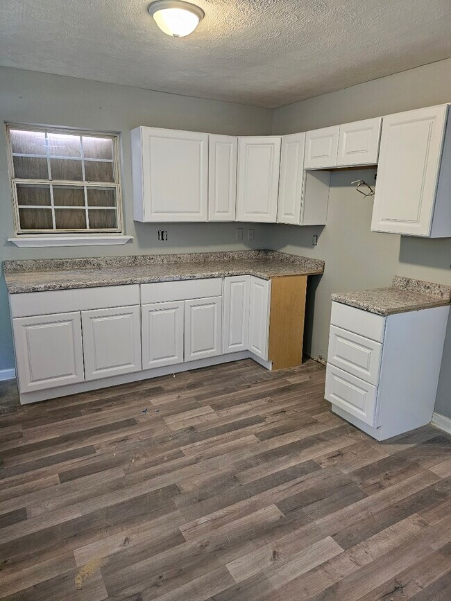 Building Photo - 205 N 26th St