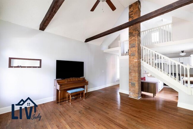Foto del edificio - 1121 E 9th St