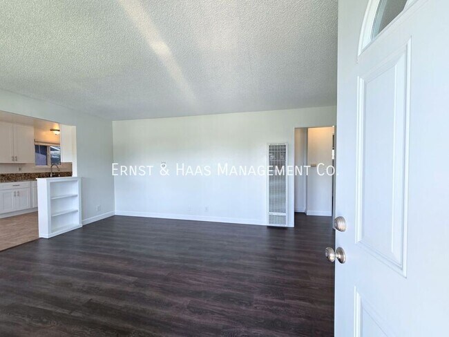 Foto del edificio - 5611 Orange Ave