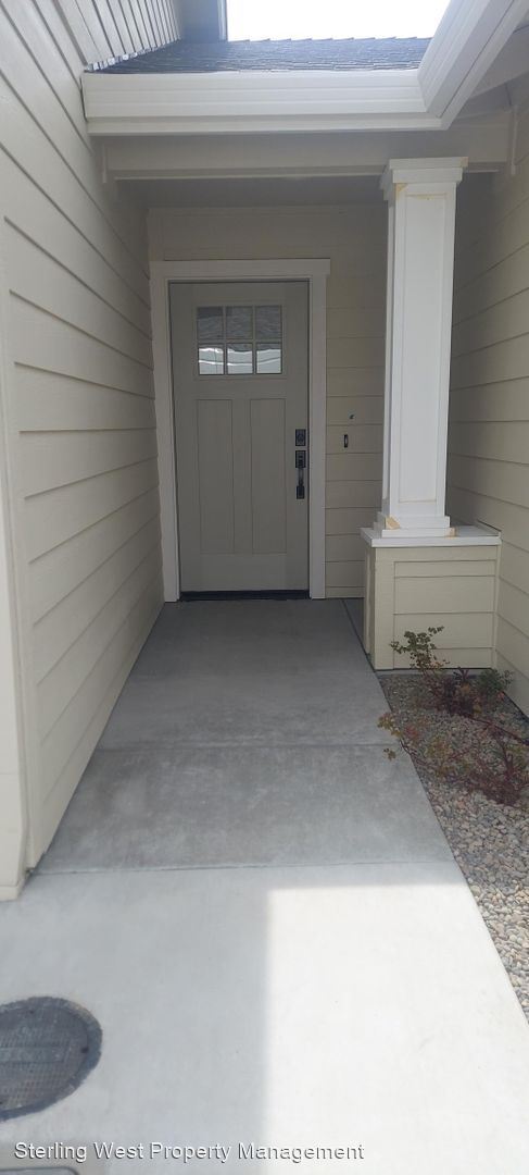 Building Photo - 3 br, 2 bath House - 435 Village Ct