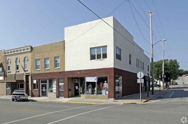107 E 2nd St, Kaukauna, WI 54130 House Rental in Kaukauna, WI