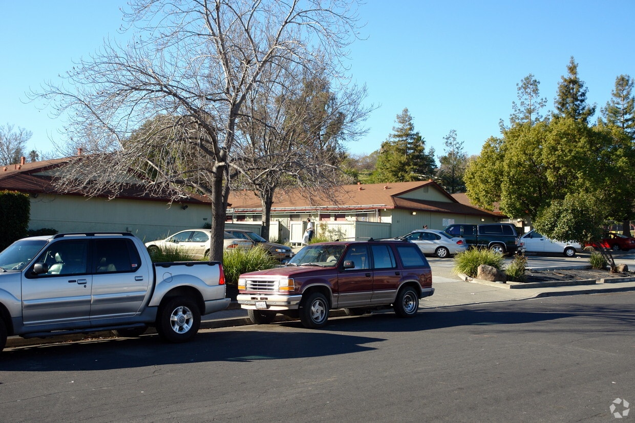 Primary Photo - Meadows Court/Holly Lane