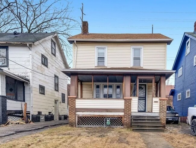 Building Photo - Spacious 3-bedroom, 1-bath Home