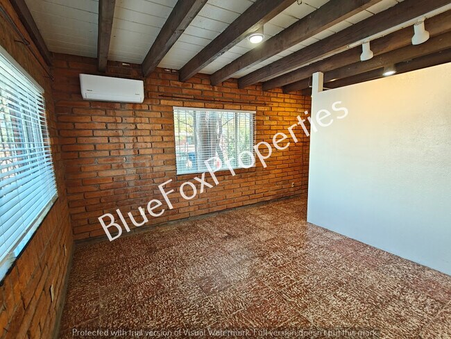 Foto del edificio - 1942 E Prince Rd