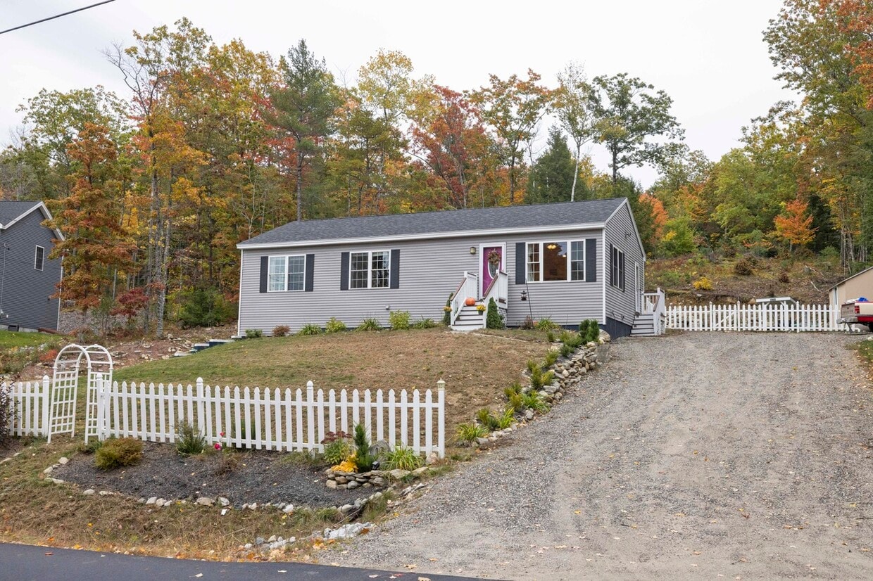 Primary Photo - 13 Panoramic Dr