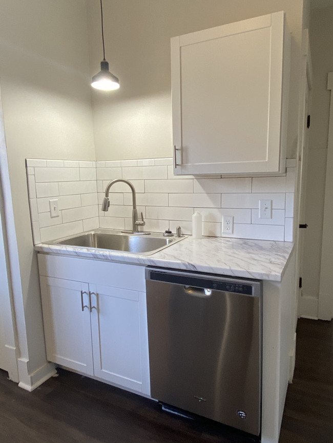 Foto del edificio - Completely new inside! Nice 2 bedroom home.