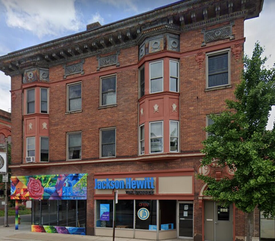 Primary Photo - 601 Main St