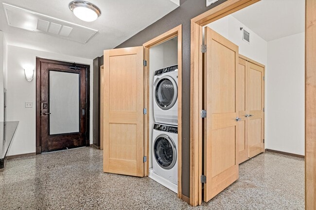 Building Photo - The Historic Minnesota Building