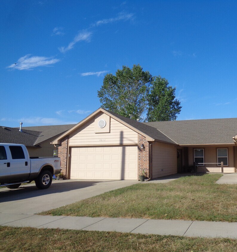Primary Photo - 1622 Clover Dr