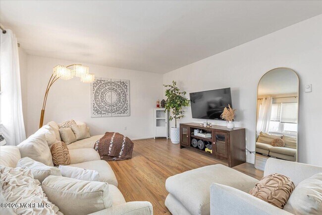 Building Photo - 910 South St