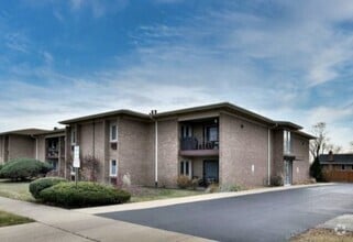 Building Photo - 483 N Larch Ave