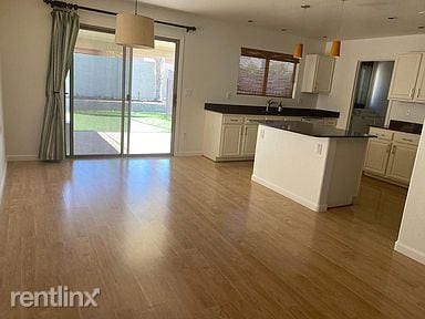 Building Photo - 4 br, 2 bath House - 725 W Aviary Way