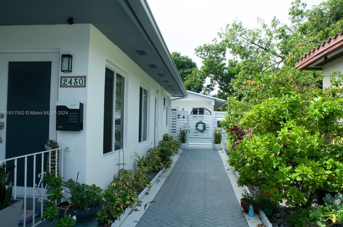 Primary Photo - 2430 SW 18th St