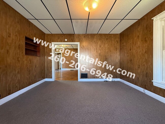 Building Photo - 509 S Cedar St