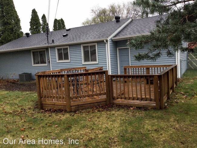 Building Photo - 3 br, 1 bath House - 2611 107th LN NW