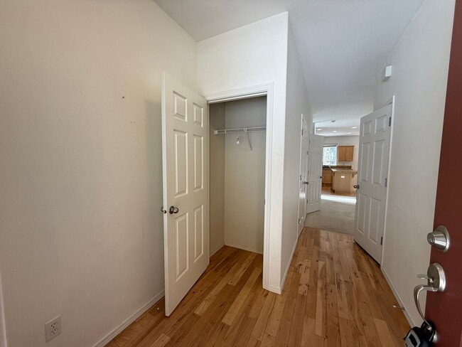 Building Photo - Beautifully Maintained 2 Bed/ 2.5 Bath - River Canyon Estates