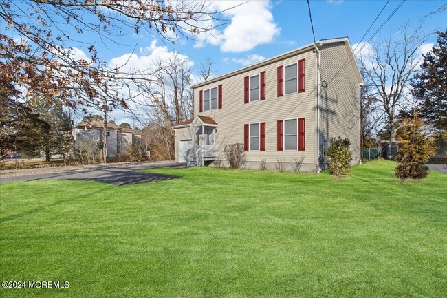 Building Photo - 423 Dover Rd