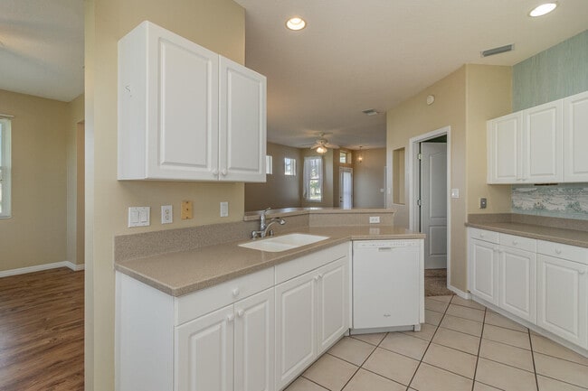 Building Photo - 4930 Oakleaf Ct
