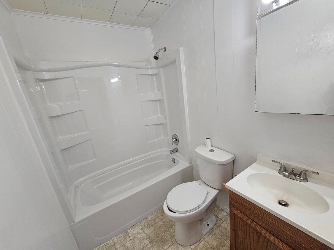 Building Photo - 203 N Lincoln Ave