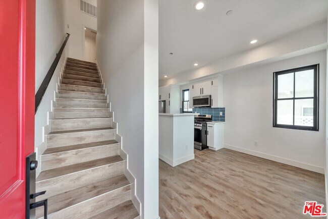 Foto del edificio - 1024 1/2 Masselin Ave